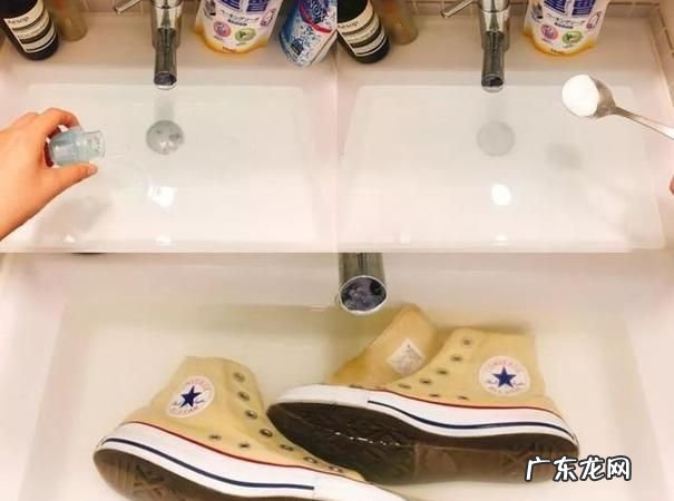 小苏打洗发黄鞋子方法,贝壳头鞋子发黄怎么清洗