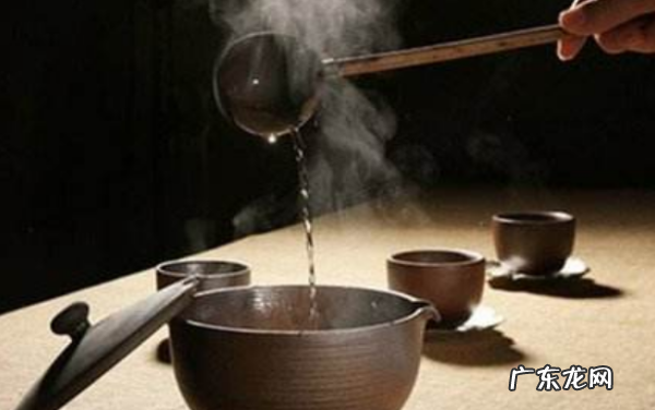 酒加热后酒精会挥发,酒煮过后还有酒精