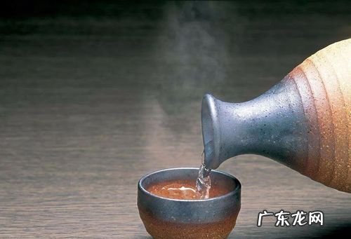 酒加热后酒精会挥发,酒煮过后还有酒精