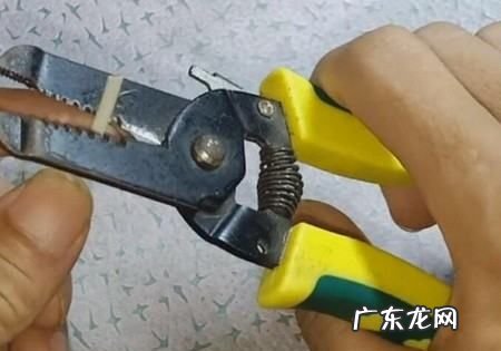 人工怎样剥废铜线皮快,剥线器怎么做