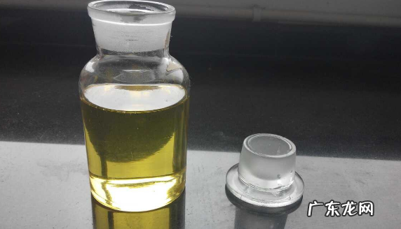 染衣服后固色剂怎么使用,染色剂染完衣服后要清洗至水透明再晾晒