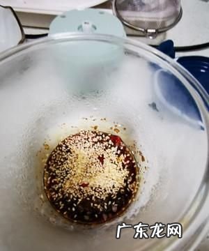 万能蘸酱汁怎么调的,制作万能蘸水需要准备哪些调味料