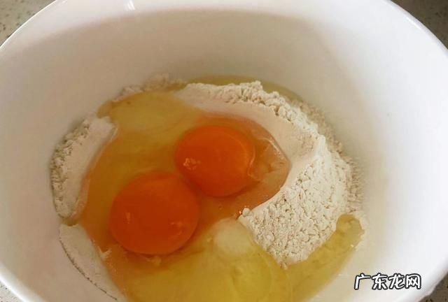 家里只有面粉怎么做吃的,家里有面粉可以做哪些吃的