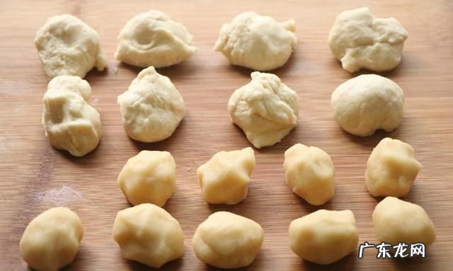 家里只有面粉怎么做吃的,家里有面粉可以做哪些吃的