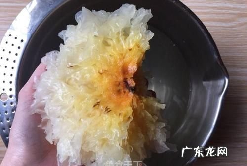 银耳为什么放久了发黄,银耳放时间长了都发黄了还能吃