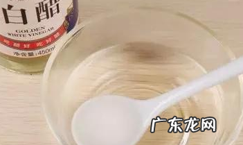 碳素笔字迹怎么去除衣服上,衣服弄上黑色碳素笔油怎么办