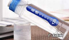 胶弄到衣服上怎么去除,胶水弄到衣服上该怎么办