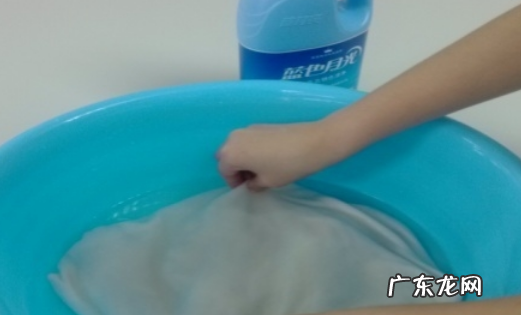 菜汁弄到衣服上怎么洗,衣服上的菜汁怎么去除小窍门