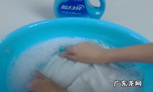 菜汁弄到衣服上怎么洗,衣服上的菜汁怎么去除小窍门