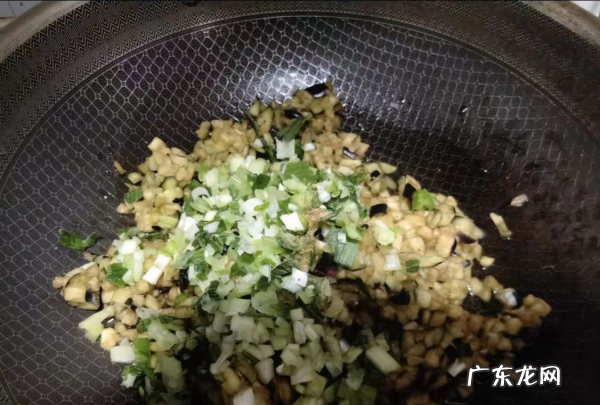 素茄子饺子馅怎么调好吃,茄子素馅饺子怎么调馅好吃的窍门