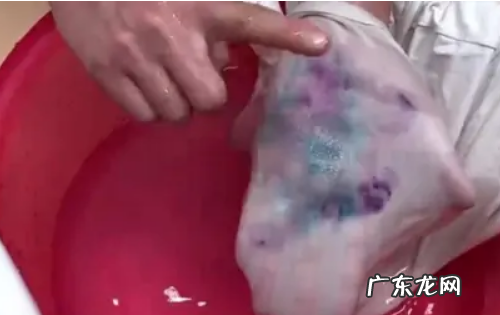 衣服上的葡萄汁怎么洗掉,葡萄汁弄衣服上怎么办
