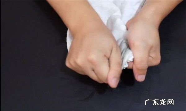 彩笔弄到衣服上怎么洗去,彩笔画在衣服上怎么擦干净