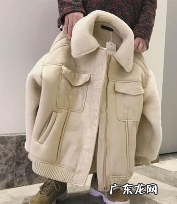 白色绒毛外套染色怎么清洗,毛外套染上颜色了怎么办