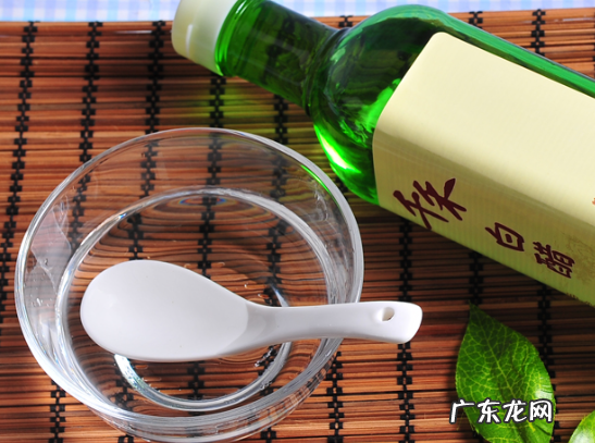 白色绒毛外套染色怎么清洗,毛外套染上颜色了怎么办