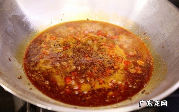 万州烤鱼的正宗做法,烤鱼怎么做万州烤鱼的做法和配料正宗重庆万州烤鱼做法