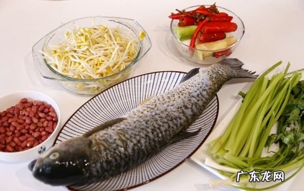 万州烤鱼的正宗做法,烤鱼怎么做万州烤鱼的做法和配料正宗重庆万州烤鱼做法