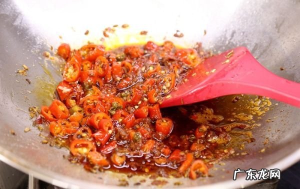 万州烤鱼的正宗做法,烤鱼怎么做万州烤鱼的做法和配料正宗重庆万州烤鱼做法