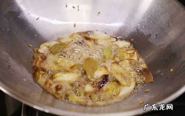 万州烤鱼的正宗做法,烤鱼怎么做万州烤鱼的做法和配料正宗重庆万州烤鱼做法