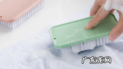 苍蝇贴的胶粘在衣服上怎么弄掉,粘苍蝇的胶弄到衣服上怎么弄下来