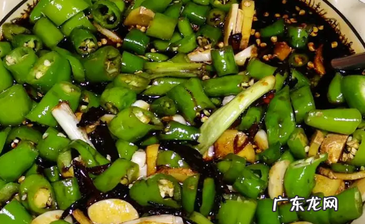 腌辣椒怎么做好吃放的时间又长,怎样腌辣椒好吃还不坏窍门