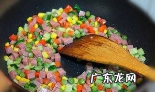 扬州炒饭的配料是哪些,正宗的扬州炒饭有哪些配料