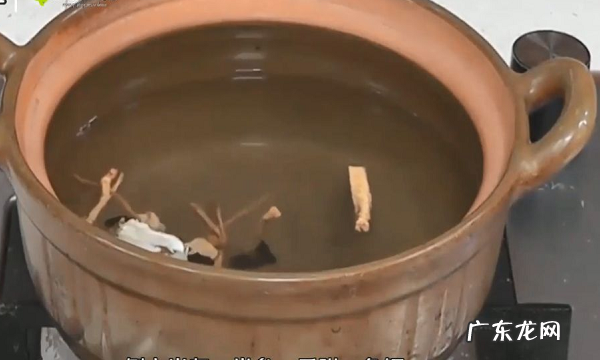 鸡爪汤怎么炖最有营养,鸡爪煲汤放什么材料比较滋补