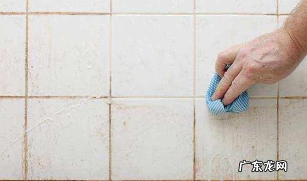 瓷砖上的顽固水垢怎么去除,瓷砖上的顽固水垢怎么去除 瓷砖上的顽固水垢如何去除