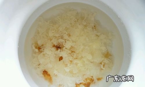 银耳放锅里预约一晚上可以,电炖锅银耳慢炖一夜可以吃