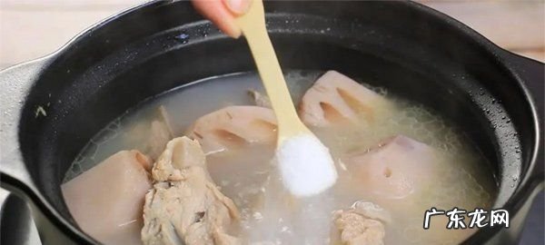 莲藕汤为什么是黑的,莲藕汤为什么是黑的