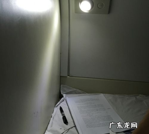 火车几点熄灯,火车晚上几点关灯硬座