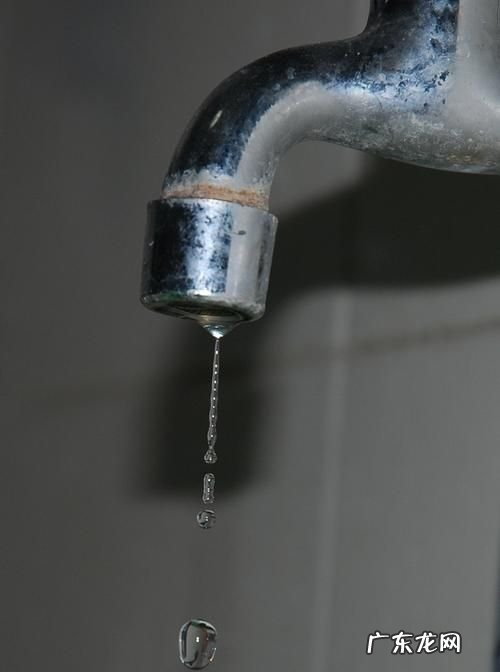 一个滴水的水龙头,多长时间可以滴满一杯水,一个滴水的水龙头多长时间可以滴满一杯水