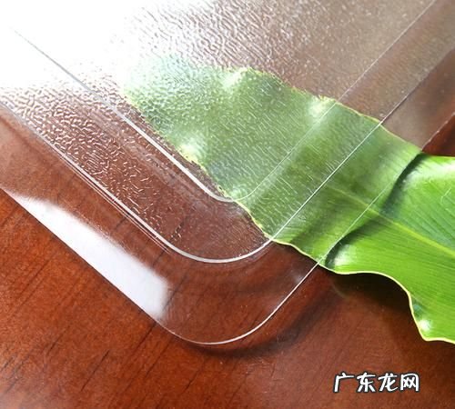 透明桌垫怎么快速除味,餐桌胶垫味道很大怎么去味儿
