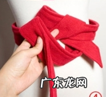 腰带的系法两个环,双环扣腰带怎么系