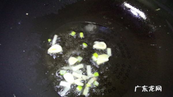 西红柿炒鸡蛋的制作步骤,番茄炒蛋的过程