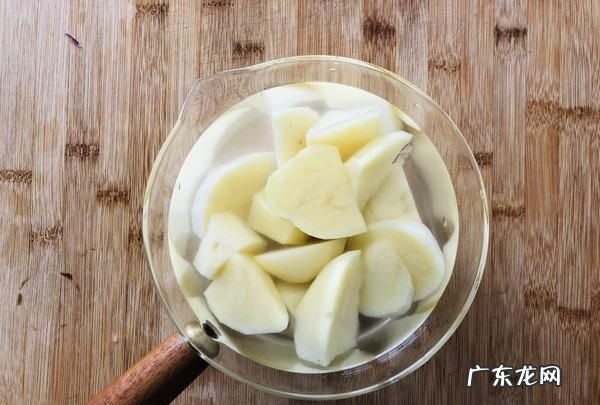 鸡腿炖土豆的家常做法,土豆炖鸡腿的家常做法是什么窍门