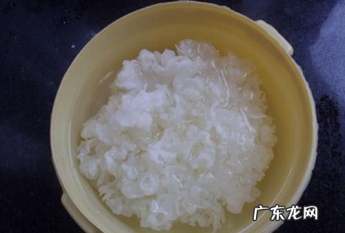 银耳泡多久才能煮出胶,银耳汤怎么熬出胶