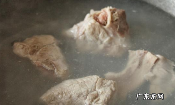 莲藕排骨汤的做法,莲藕玉米排骨汤的做法