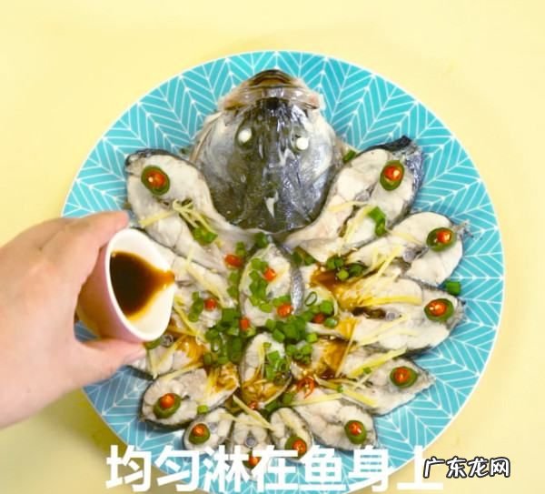 清蒸鲈鱼的做法 最正宗的做法,正宗清蒸鲈鱼的做法和步骤窍门