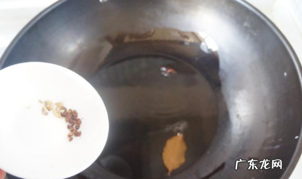 辣椒油怎么熬制颜色红,如何让红油更红