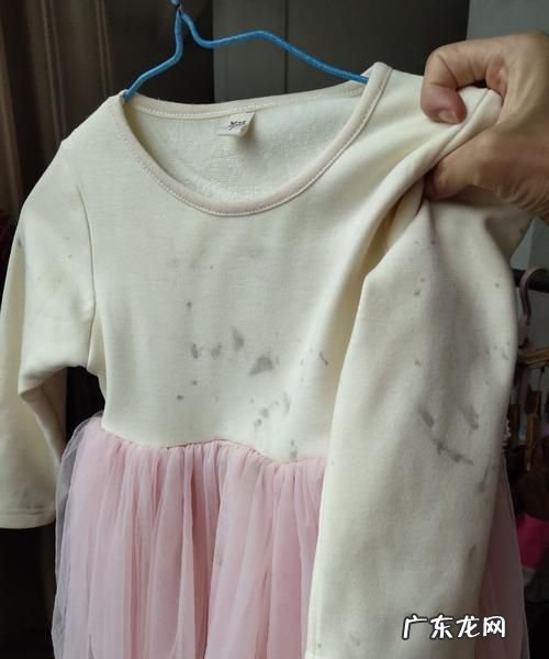 衣服上的霉斑怎么来的,衣服上的霉点怎样去除