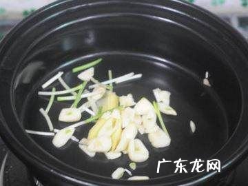 小鸡炖蘑菇的做法,小鸡炖蘑菇的家常做法