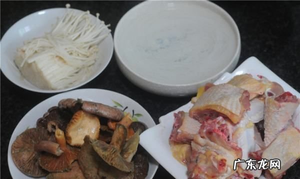 小鸡炖蘑菇的做法,小鸡炖蘑菇的家常做法