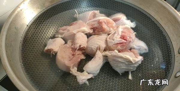 小鸡炖蘑菇的做法,小鸡炖蘑菇的家常做法