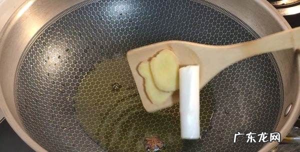 小鸡炖蘑菇的做法,小鸡炖蘑菇的家常做法