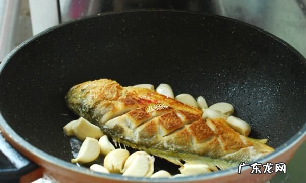 蒜子烧黄鱼做法图解,蒜烧黄鱼的做法