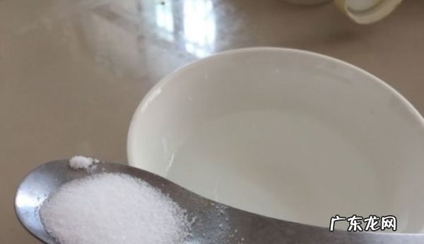衣服生锈了怎么洗掉,如何洗掉衣服的血渍