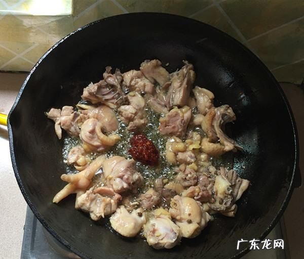 仔姜烧鸡的正宗做法,生炒鸡的制作方法