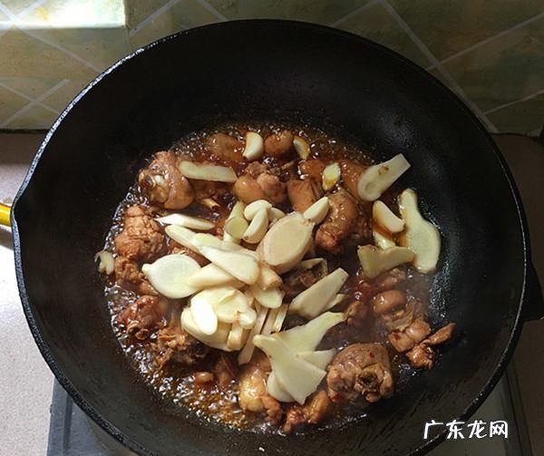 仔姜烧鸡的正宗做法,生炒鸡的制作方法