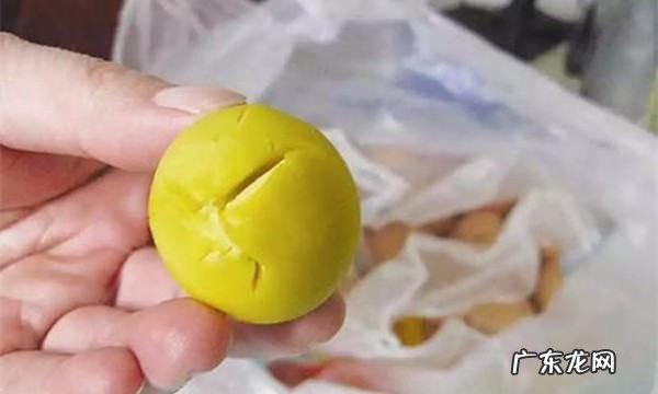 煮鸡蛋蛋黄发黑的是什么原因,蛋黄发乌发黑是什么原因