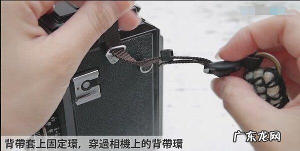 相机手腕带如何安装,佳能单反相机腕带安装方法